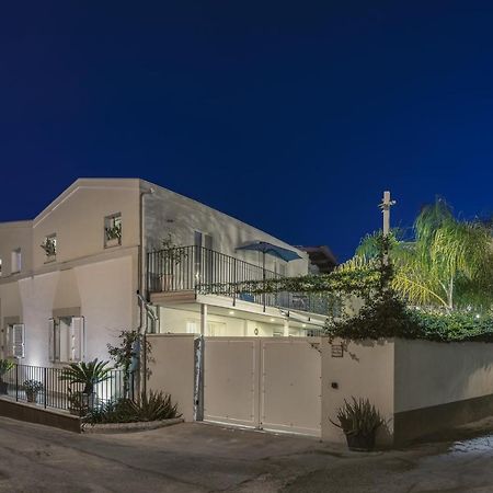 Casa Vacanze "Oceano Mare" Поццалло Экстерьер фото