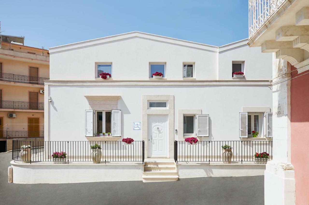 Casa Vacanze "Oceano Mare" Поццалло Экстерьер фото